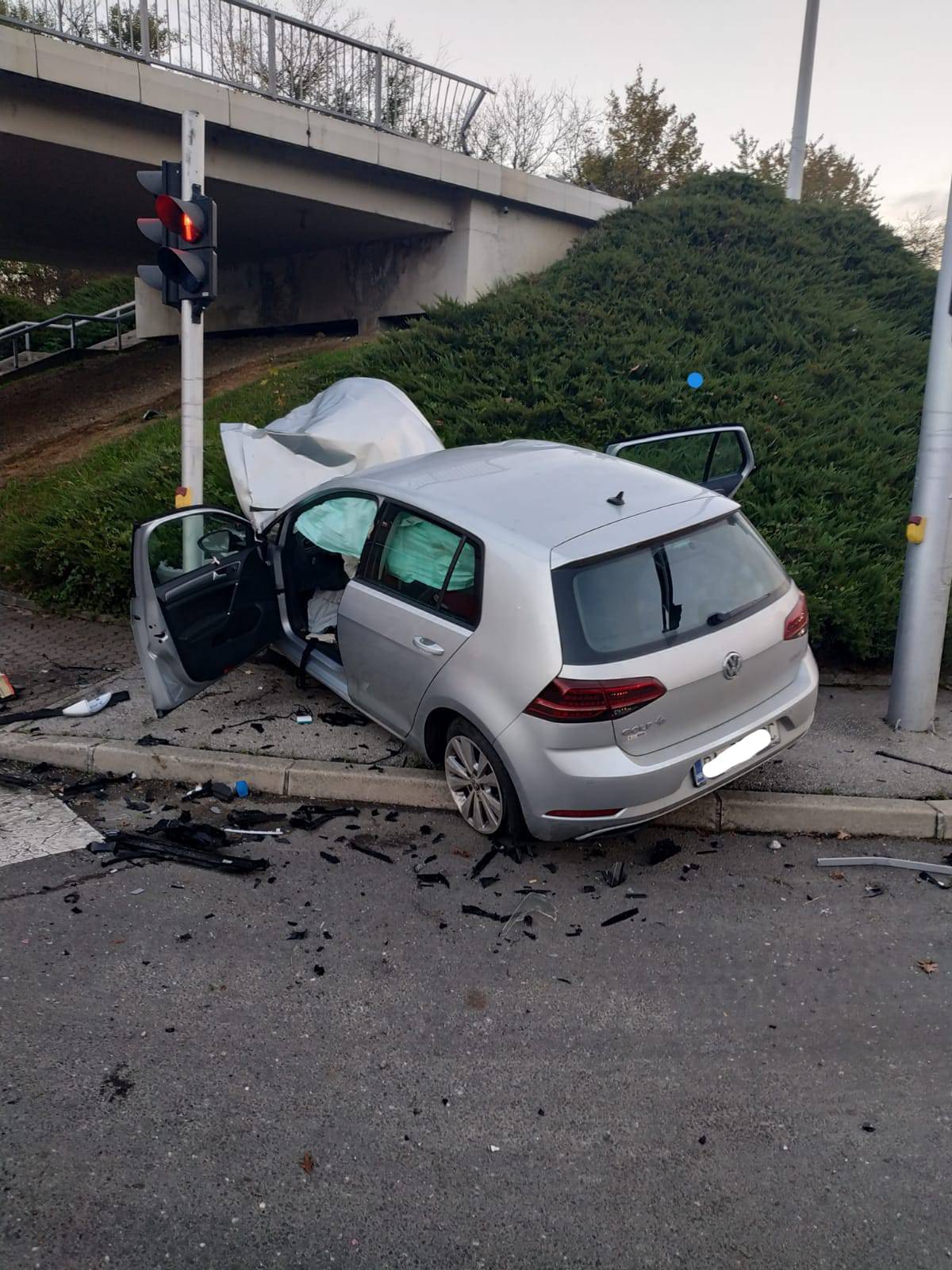 Video iz Škorpikove: Sletjela s nadvožnjaka i završila u bolnici