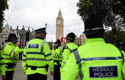 Policija u Velikoj Britaniji istražuje napad na prosvjednika