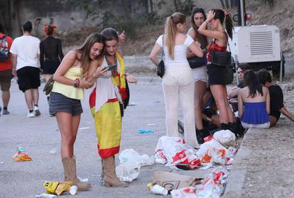 FOTO Jutro nakon prve večeri Ultre: Partijaneri ostali do zore, ceste pune vrećica i otpada...