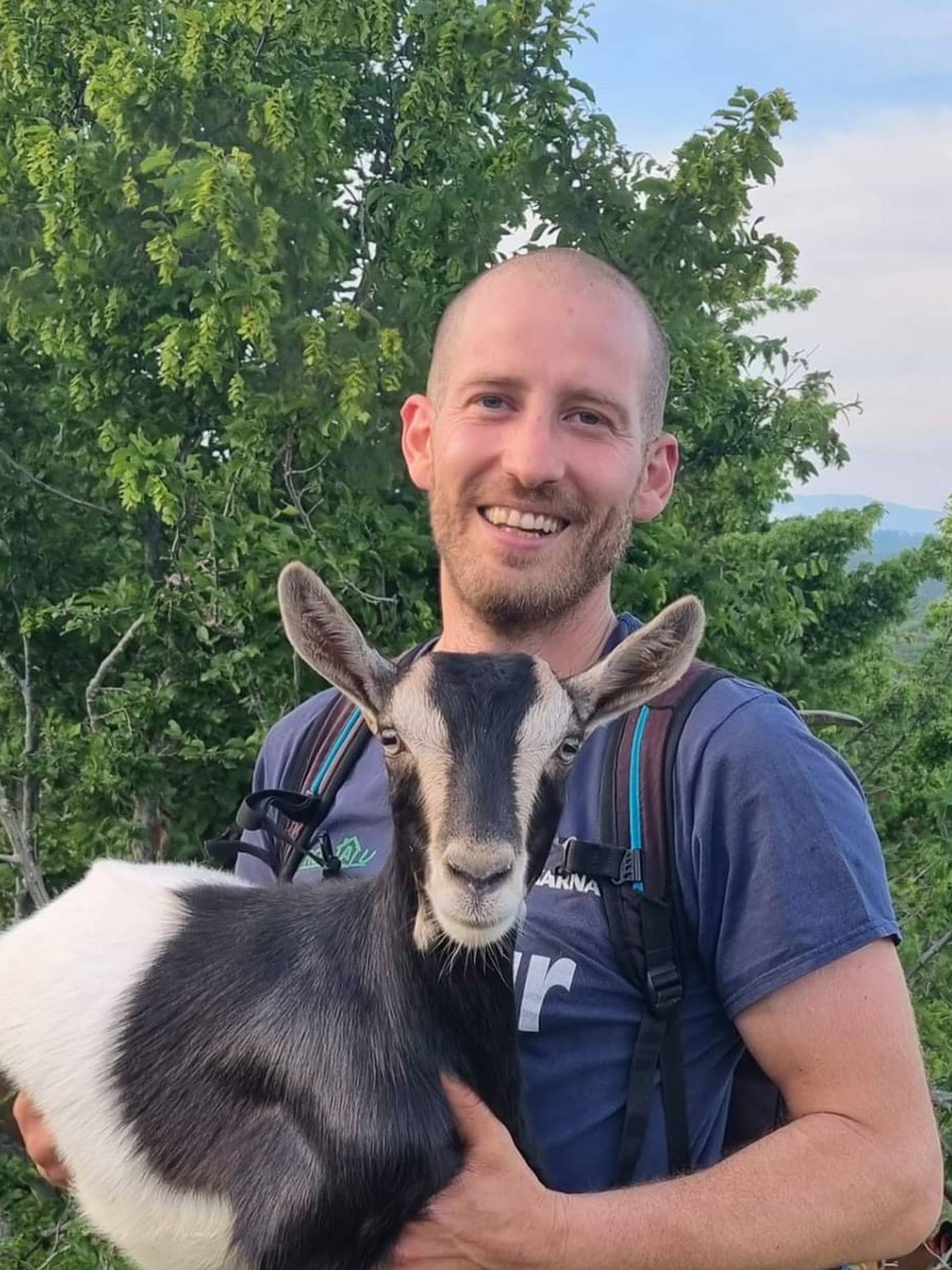 VIDEO Ivan (35) iz Pule preselio na selo da čuva koze: 'Imam ih stotinjak, baš svakoj znam ime'