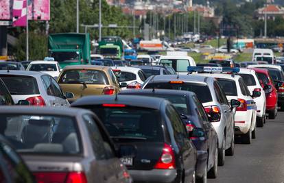 HAK upozorava: Zbog nesreće na A1 vozi se u koloni od 8 km