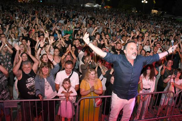 Đurđevac: Toni Cetinski održao koncert pred nekoliko tisuća obožavatelja