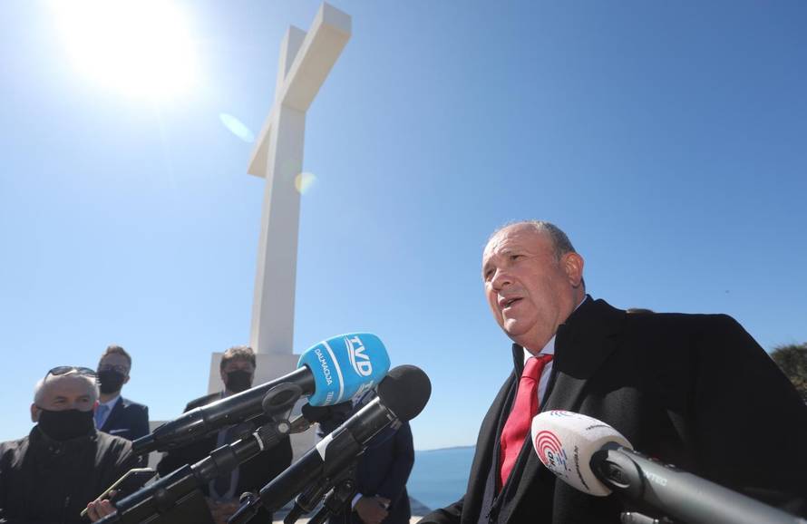 Željko Kerum kod Križa na Marjanu predstavio svoje suradnike