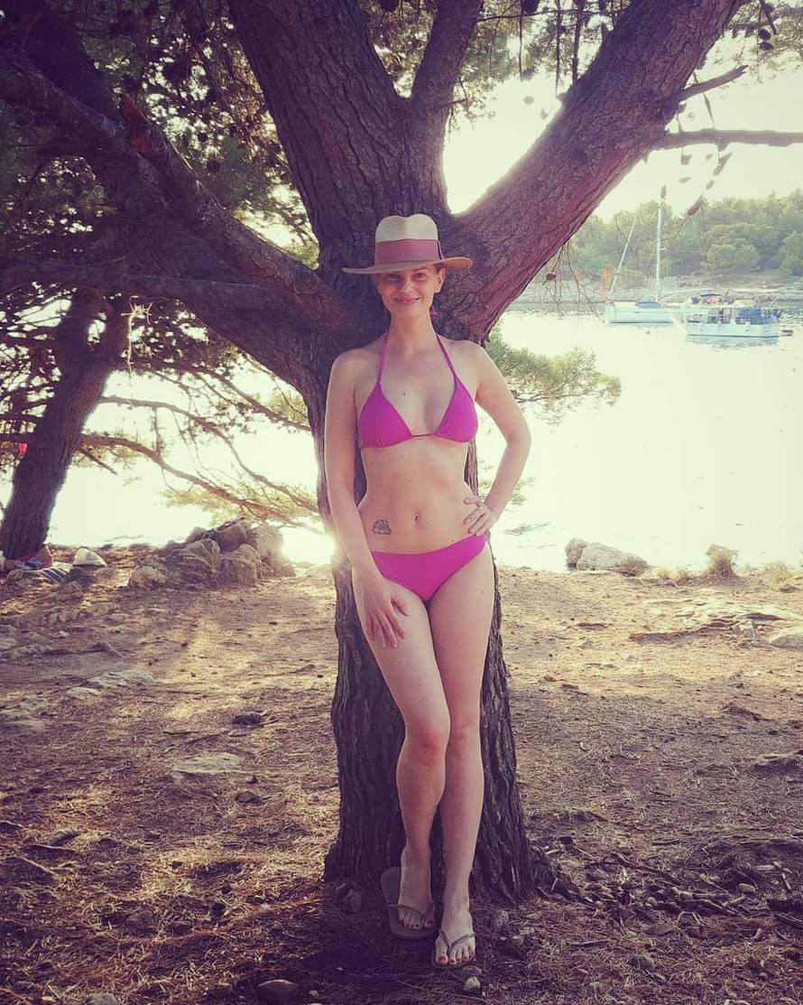 Pozirala bez grudnjaka: Žudjela sam povećati grudi silikonima