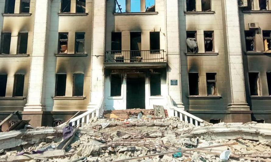 Aftermath of bombing in Mariupol drama theatre