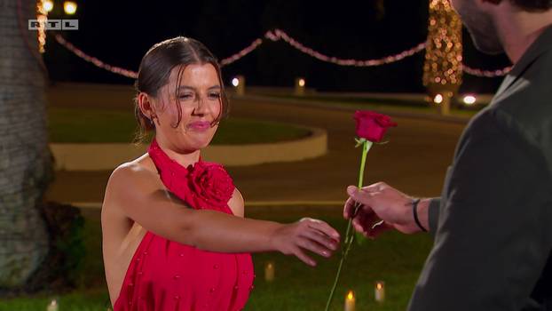 Sjećate se Selme i njenih izjava? Cijelo ljeto pozirala je golišava