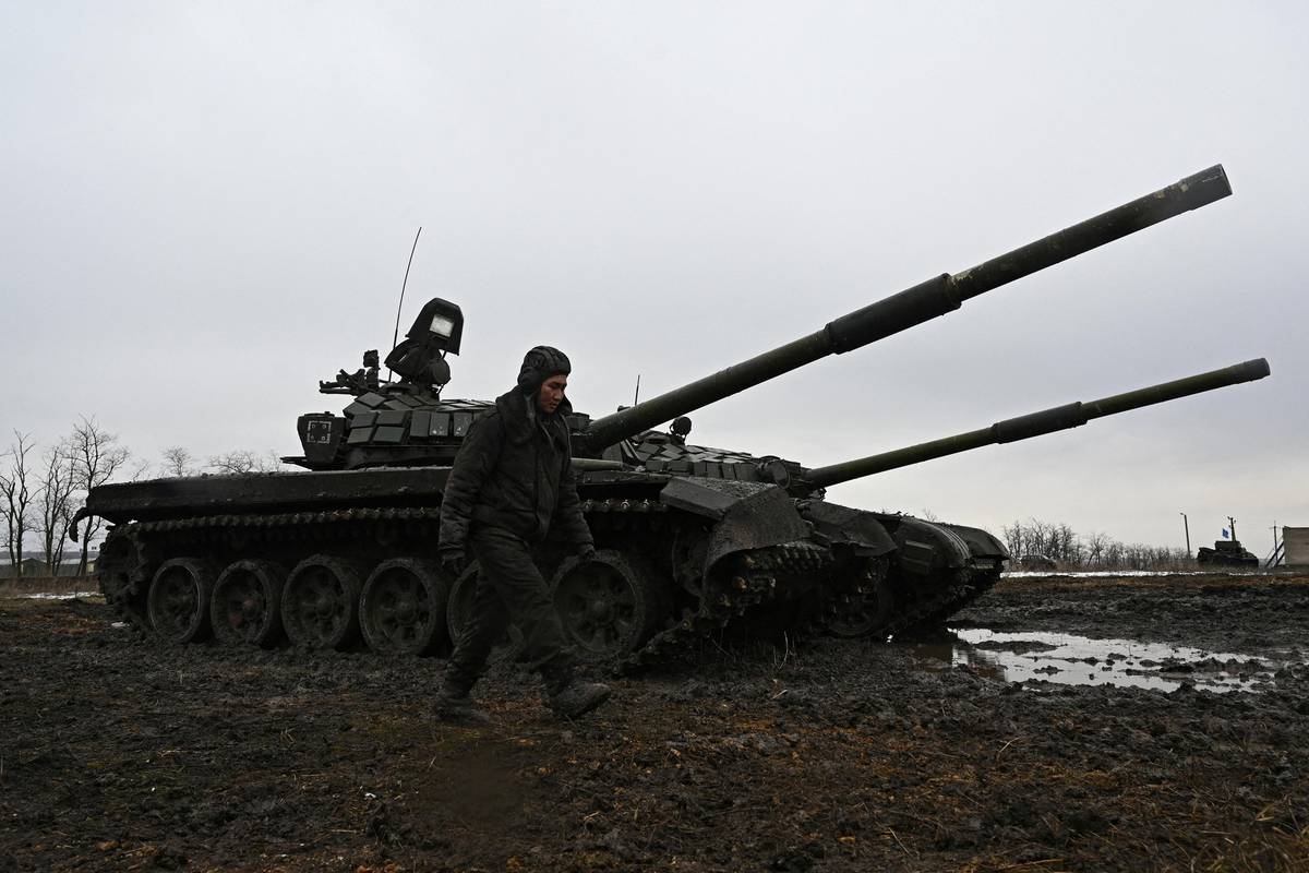 VIDEO Velika kolona tenkova iz Rusije ide prema gradu Harkivu