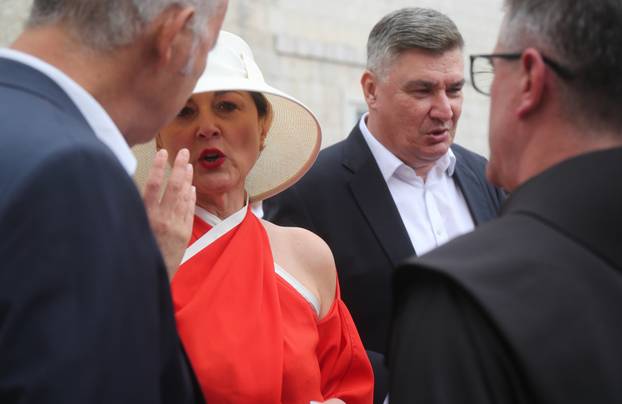 Sinj: Visoki drzavni uzvanici na prijemu u alkarskim dvorima povodom 310. Sinjske alke