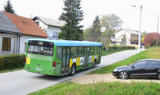 Bus desetak metara vukao učenicu i teško je ozlijedio