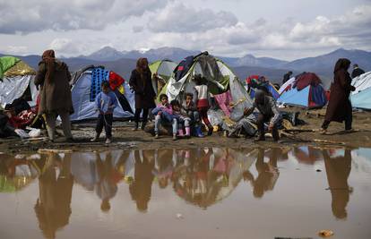 'Izbjeglice namjerno sjede u blatu i pritišću Europsku uniju’