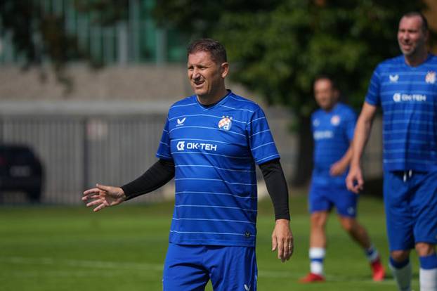 FOTO Legende Dinama ponovno u kopačkama: Boban, Zajec, Marić... zaigrali na izborni dan!