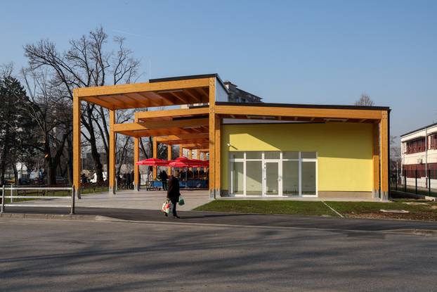 Zagreb: Gradonačelnik Tomislav Tomašević i Luka Korlaet otvorili rekonstruiranu i dograđenu tržnicu Vrapče