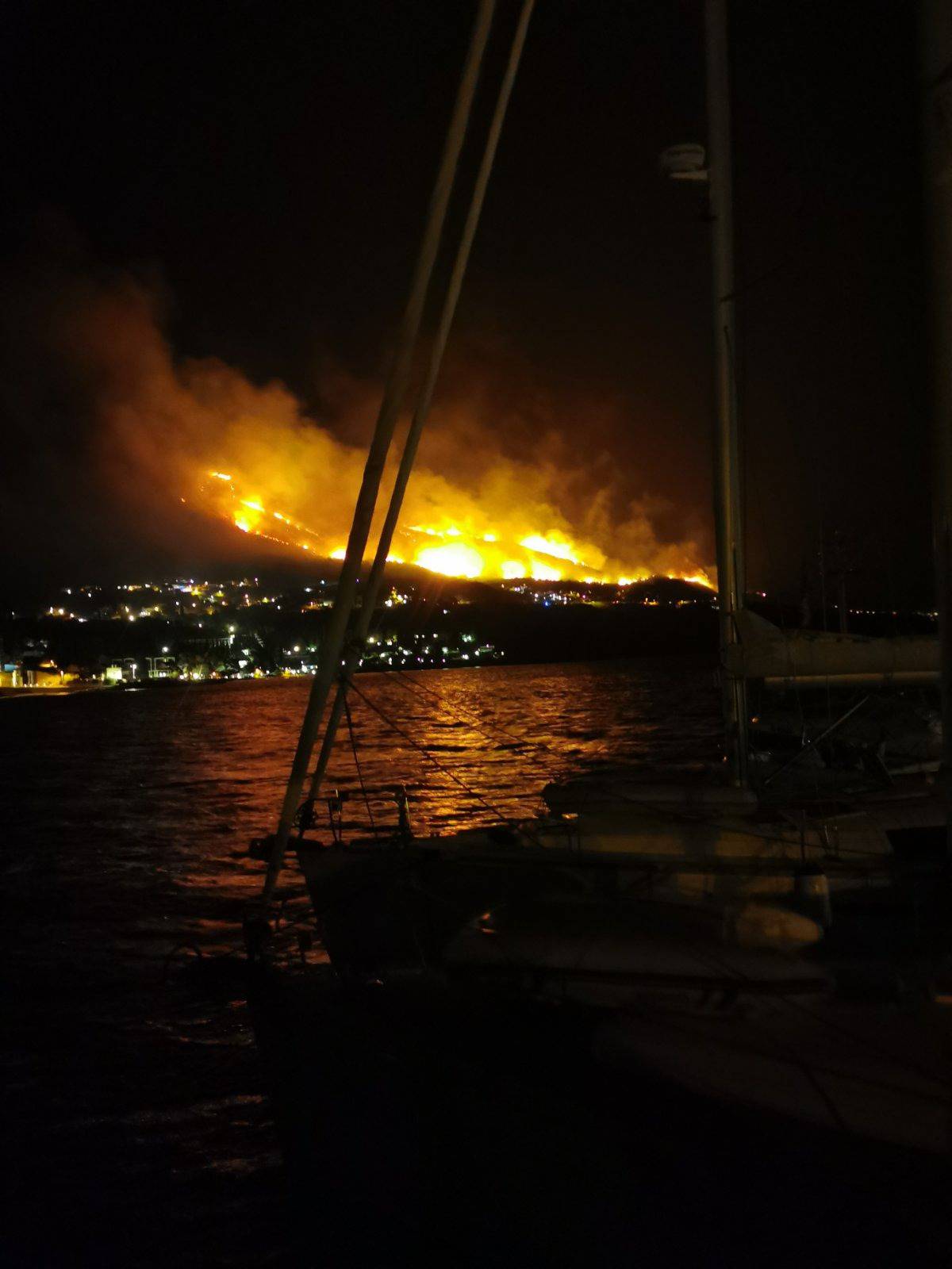 Požar kod Dubrovnika: 'Vatra je bila zaprijetila i kućama, a stižu dva kanadera. Težak je teren...'