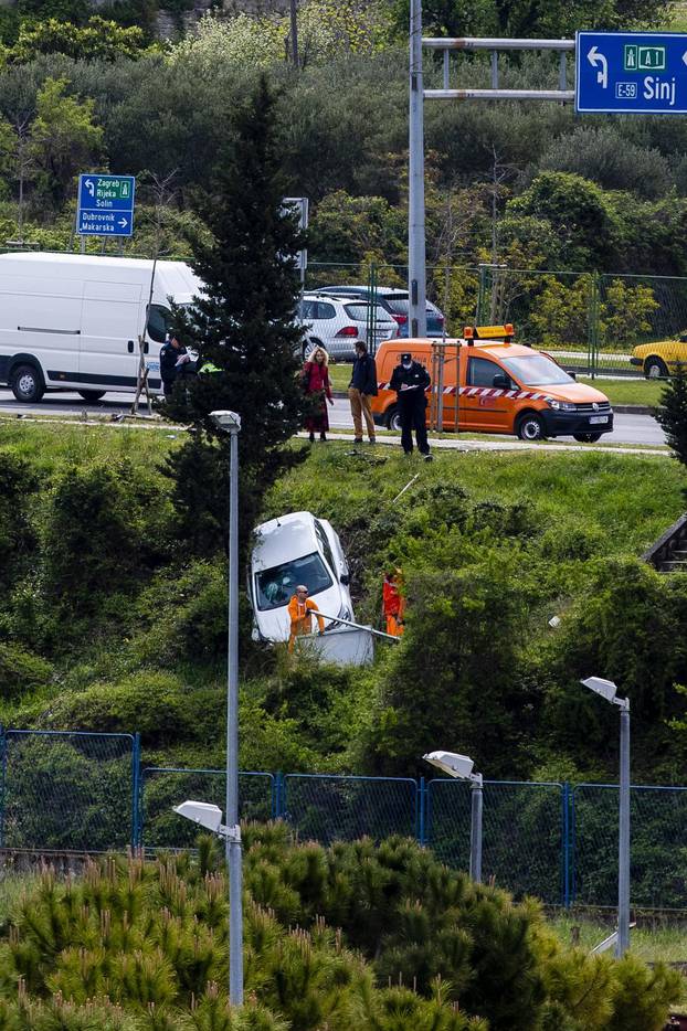 Split: Izlijetanje automobila s kolnika na ulazu u Split