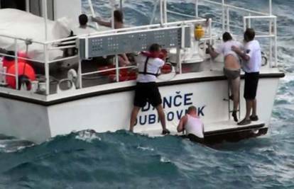 Dubrovnik: Petero ljudi iz mora spasio brod Lučke kapetanije