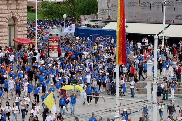 Zagreb: Dolazak hodočasnika Antunovskog hoda na Trg bana Josipa Jelačića