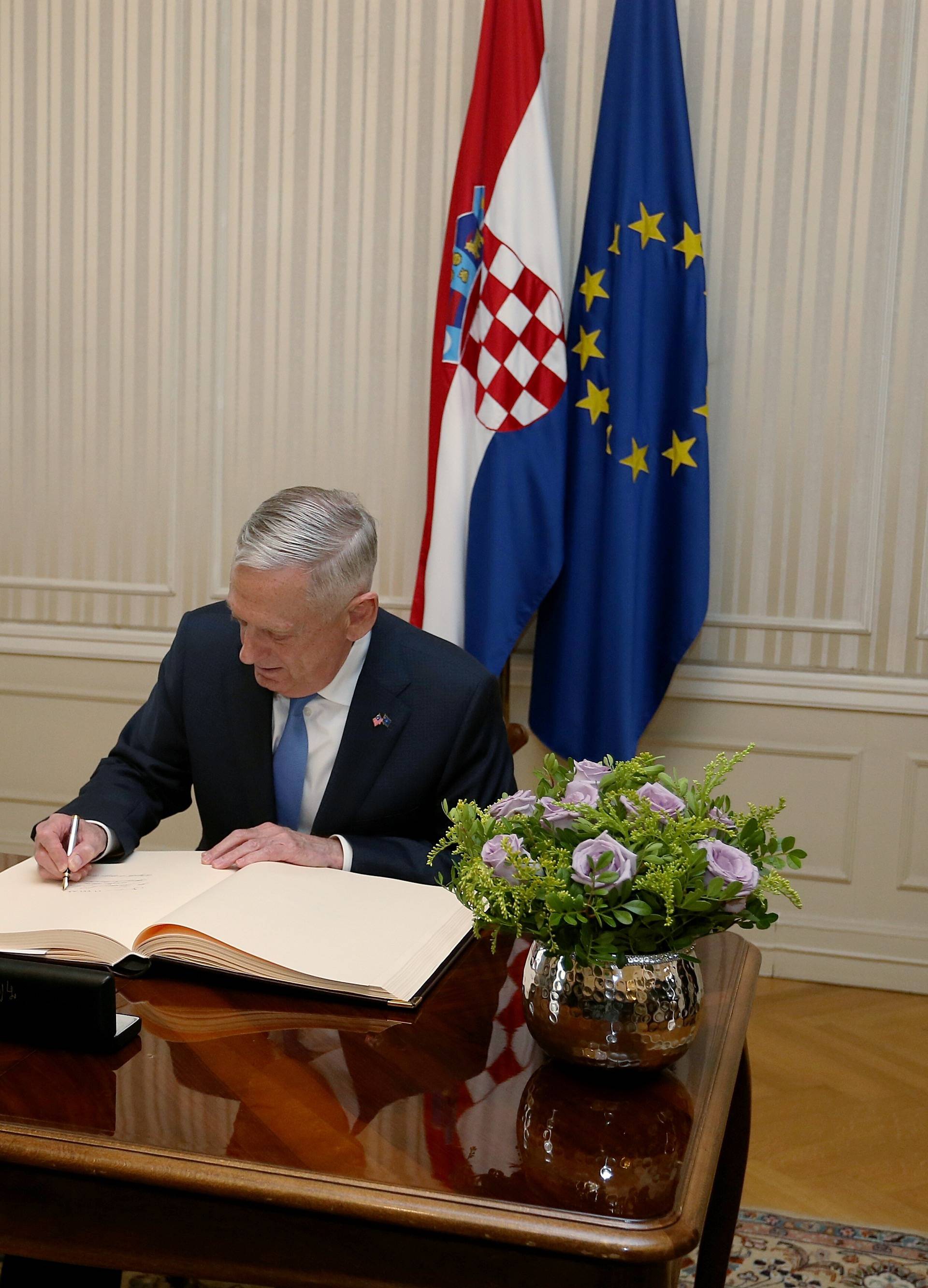 Zagreb: Premijer PlenkoviÄ s ministrom obrane Sjedinjenih AmeriÄkih DrÅ¾ava