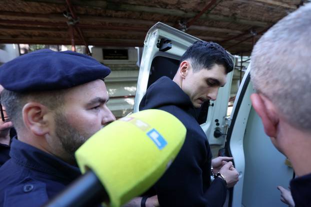 Zagreb: Policija odvodi Domagoja Galića nakon ročišta na Županijskom sudu