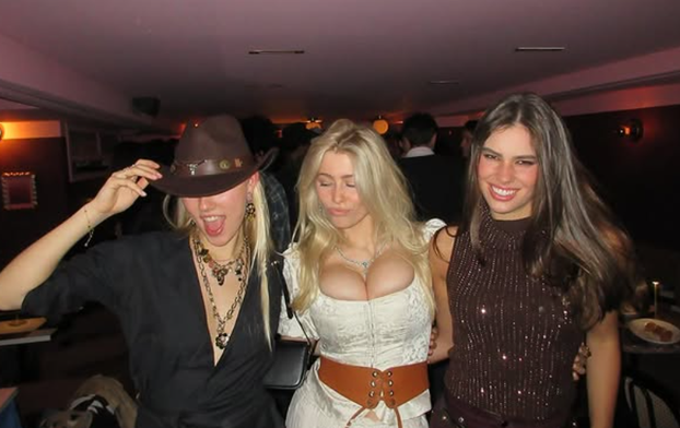 FOTO Prepoznajete li čija je ovo kći? Bujnoj ljepotici tepaju da nalikuje na svoju slavnu mamu