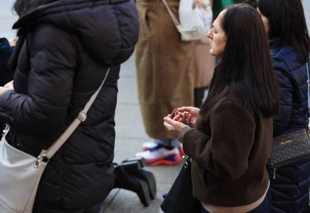 Zagreb: Muška molitva i popratni prosvjed na glavnom gradskom trgu
