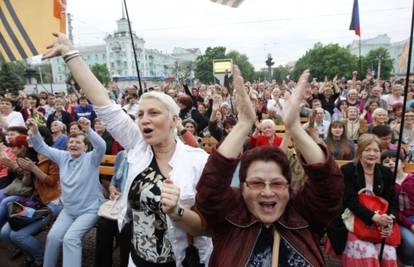 Donjeck se želi pripojiti Rusiji, Lugansk proglasio neovisnost