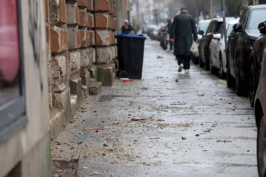 Zagreb:  Olujani vjetar stvara probleme u centru grada 