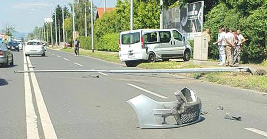 VIDEO Sudar na Aleji Bologne, stup pao preko tri trake: 'Clio je pobjegao, a BMW ga je lovio!'