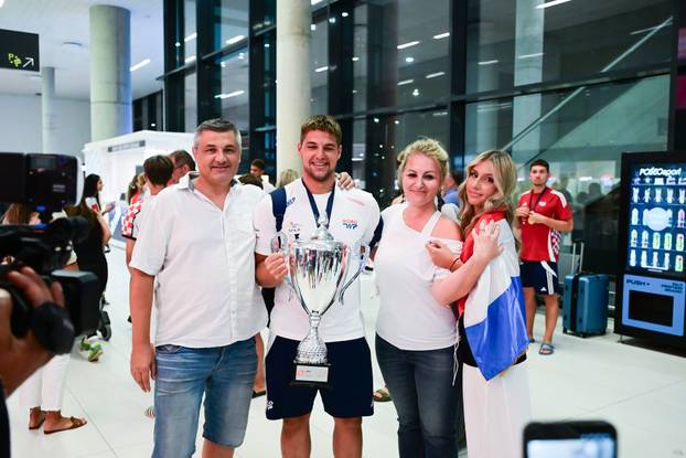 Zagreb: Dolazak prvaka Europe, Hrvatske U20 vaterpolske reprezentacije na aerodrom Pleso