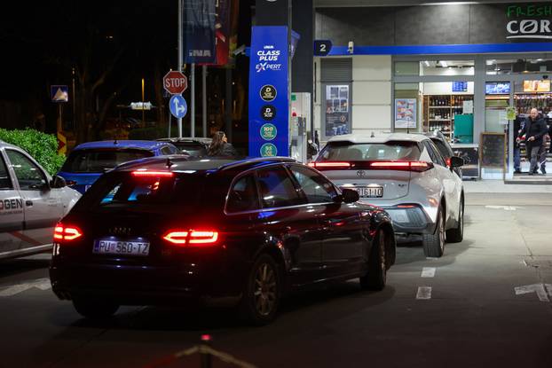 Zagreb: Gužve na benzskim postajama zbog najavljenog poskupljenja 