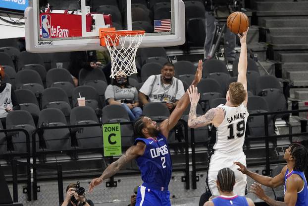 NBA: Los Angeles Clippers at San Antonio Spurs