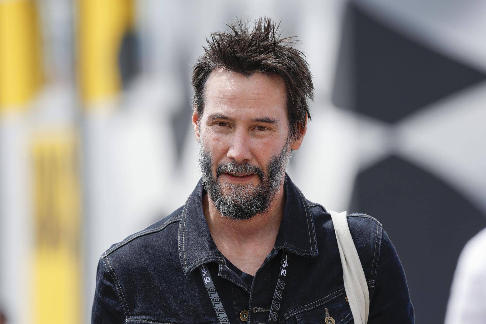 MotoGP Sachsenring: Keanu Reeves s djevojkom na motoutrci