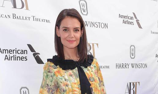 Katie Holmes isprobala je hit sezone: Haljinu s puf rukavima