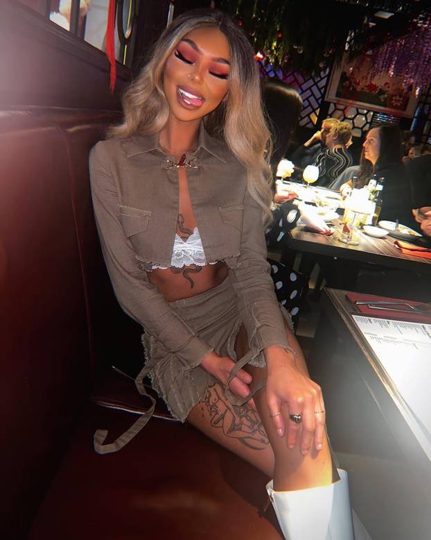 FOTO Govore joj da je crnkinja: Irkinja je opsjednuta solarijem, a ima i jako uzak struk...