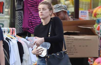 Amber Heard čeka milijune, a skupe su joj majice od 7 kuna