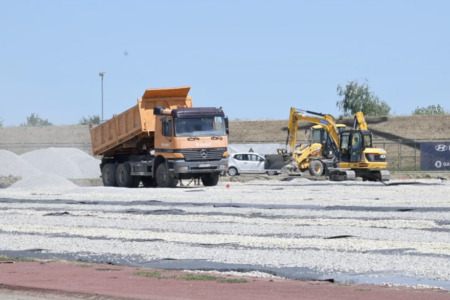 Velika Gorica: Radovi na promjeni travnjaka na stadionu Gorica