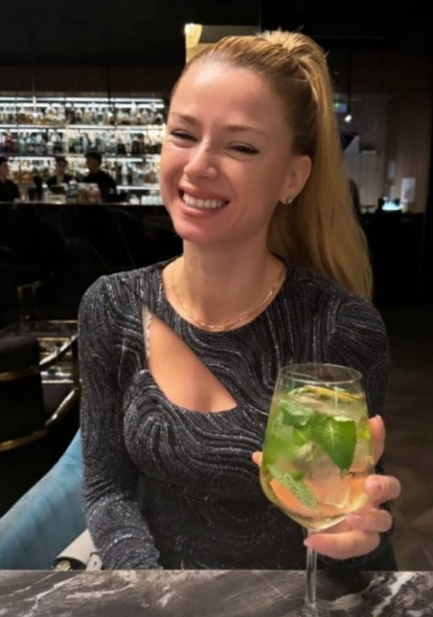 FOTO Talijanka napustila tenis, navukla tangice i postala model