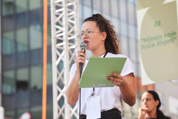 Glavni trg u Zagrebu prepun prosvjednika zbog opasnog otpada u Lici