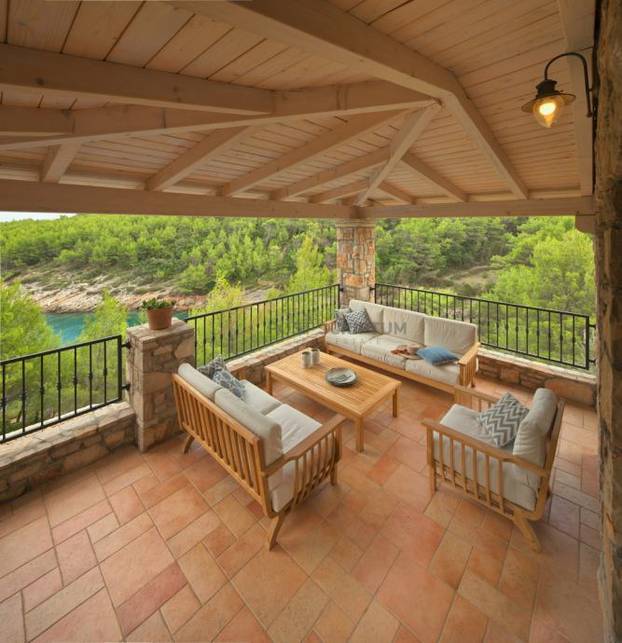 FOTO Pogledajte kako izgleda jedna od najskupljih vila na Hvaru: Ima osam apartmana