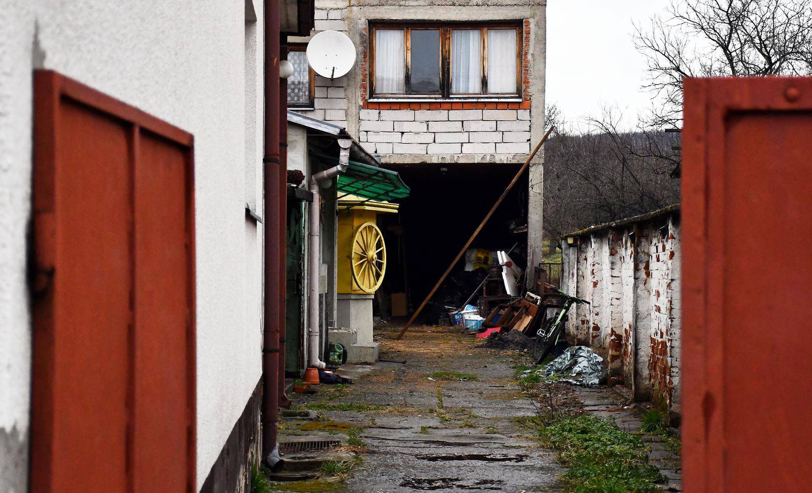 Nova Gradiška: U kući pronađeni mrtvi muškarac i žena, sumnja se na trovanje ugljičnim monokisdom