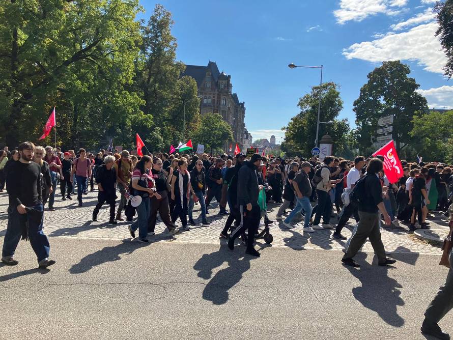 VIDEO Tako to rade Francuzi. Prijestolnica EU je u blokadi: 'Macron militarizira državu!'