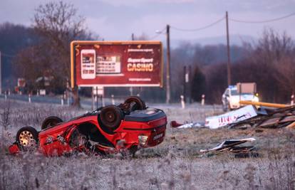 Užas: Mladići su ispali iz auta, jednoga je automobil poklopio!