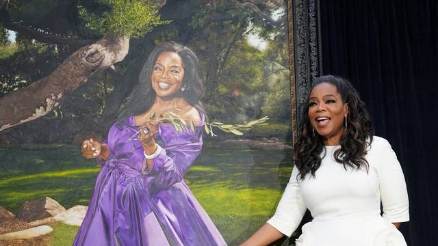 Smithsonian’s National Portrait Gallery unveils portrait of Oprah Winfrey in Washington