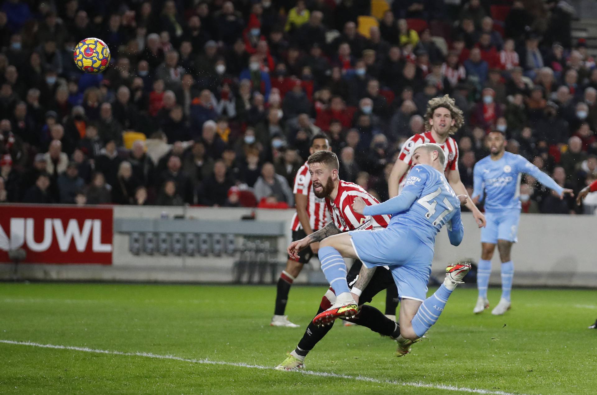 Premier League - Brentford v Manchester City