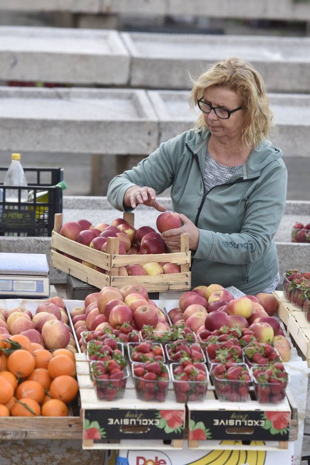 Šibenik: Subotnje jutro na gradskoj tržnici