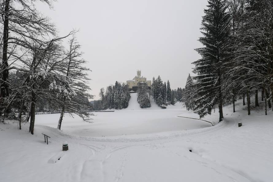 Trakošćan: Zaleđeno jezero Trakošćan stvara magičnu zimsku sliku