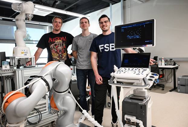 Zagreb: Obilazak Fakulteta strojarstva i brodogradnje