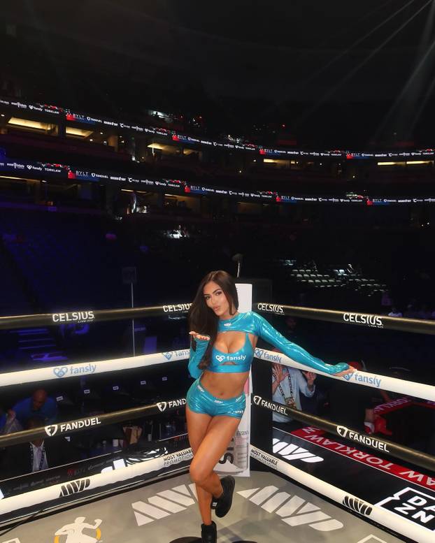 FOTO Otkrili ring djevojke za boksački spektakl. Jedna ima diplomu, druga se već skinula