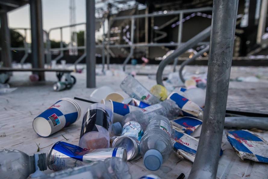 Split -  Smece nakon zavrsetka prve veceri Ultra Festivala. 