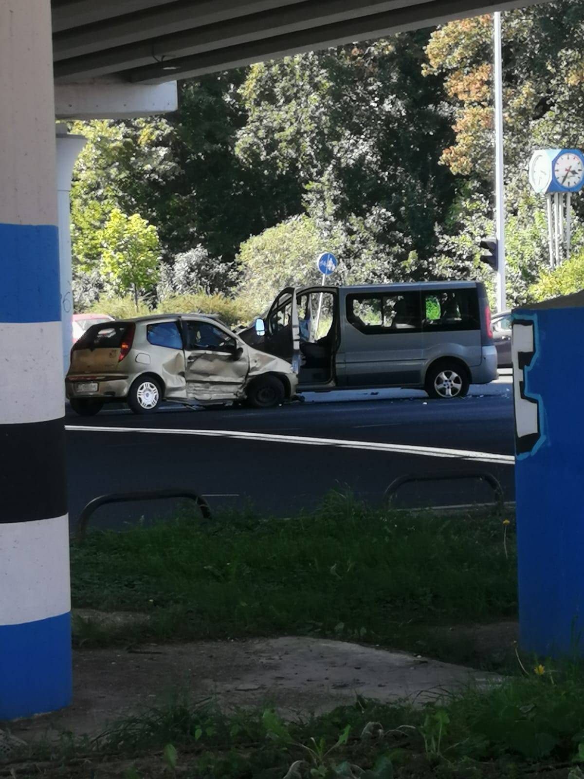 Očevid u tijeku: Sudarili se kombi i automobil kod Sesveta