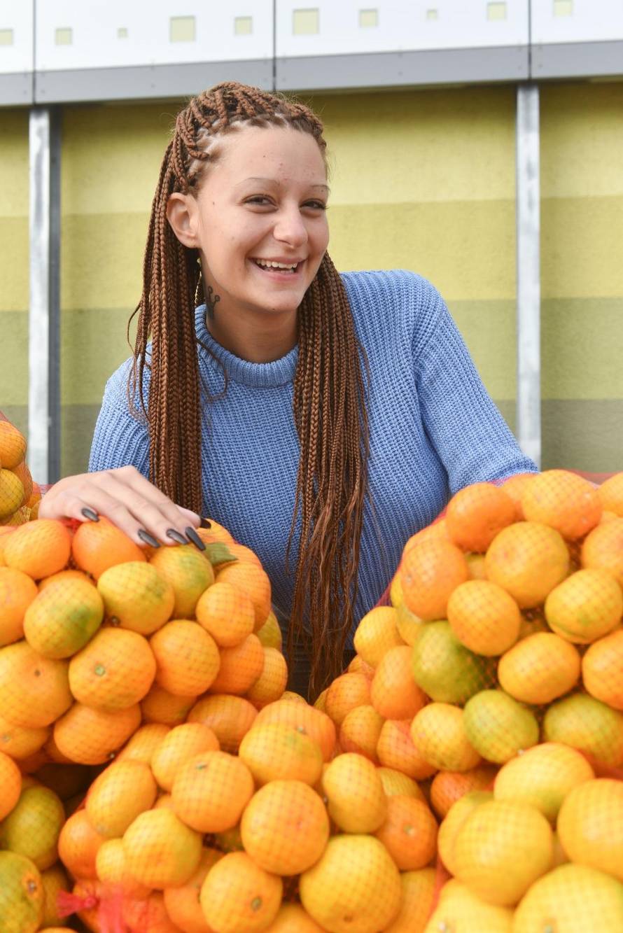 Kristina Mandarina ponovno na štandu, obožavatelji pristižu...